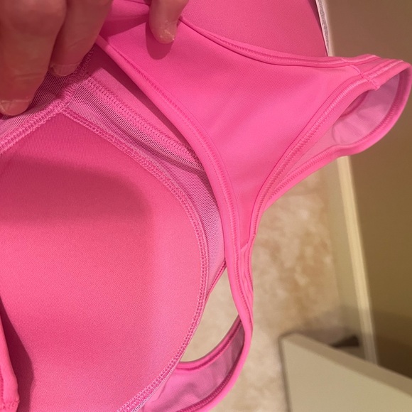 PRICE For JANUARY Sale. Nike NWT Woman’s Pink athletic padded bra. - Picture 4 of 6